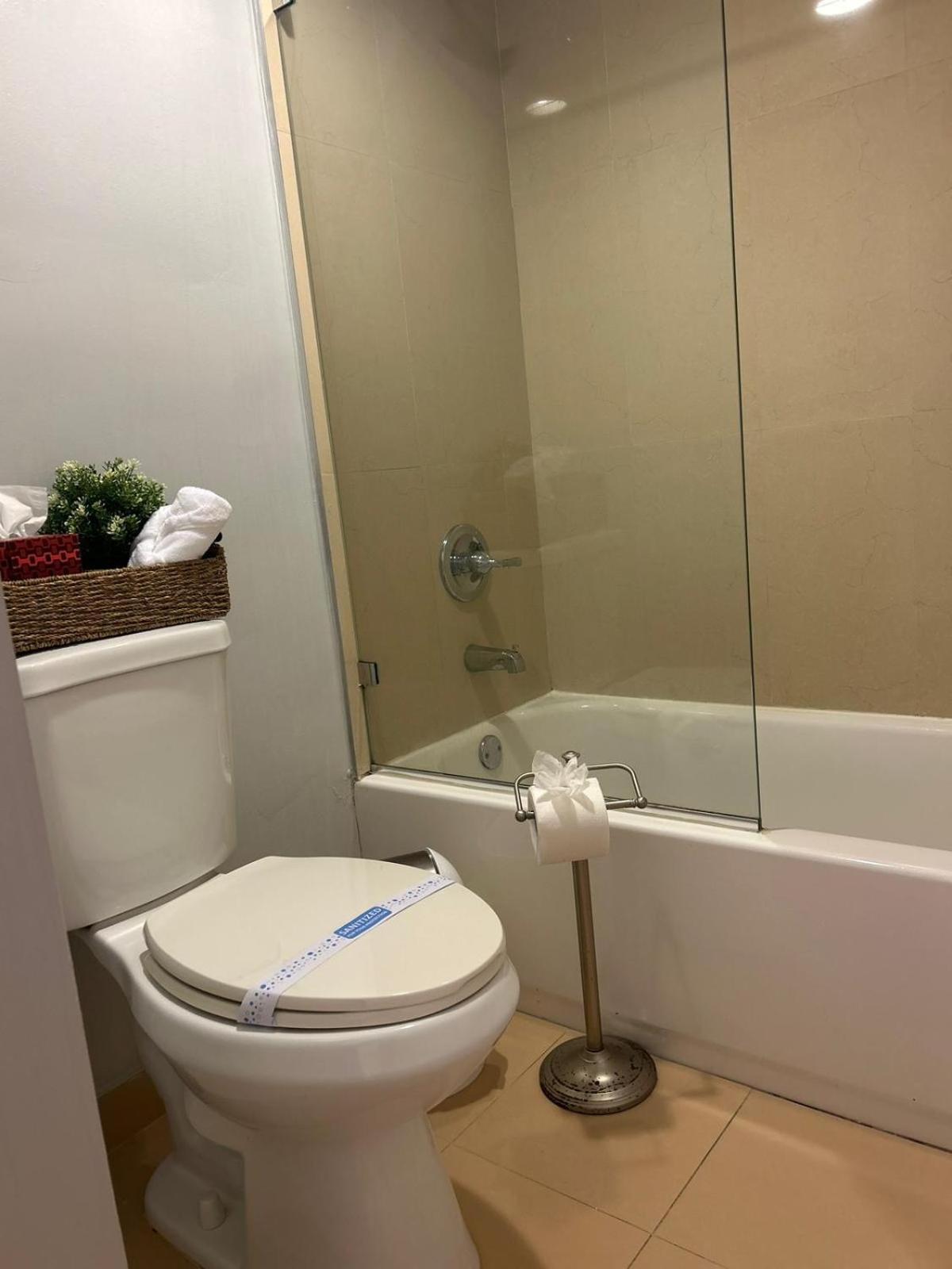 Lovely 2-bedroom Vacation Home, Ocean View Apartment Hollywood