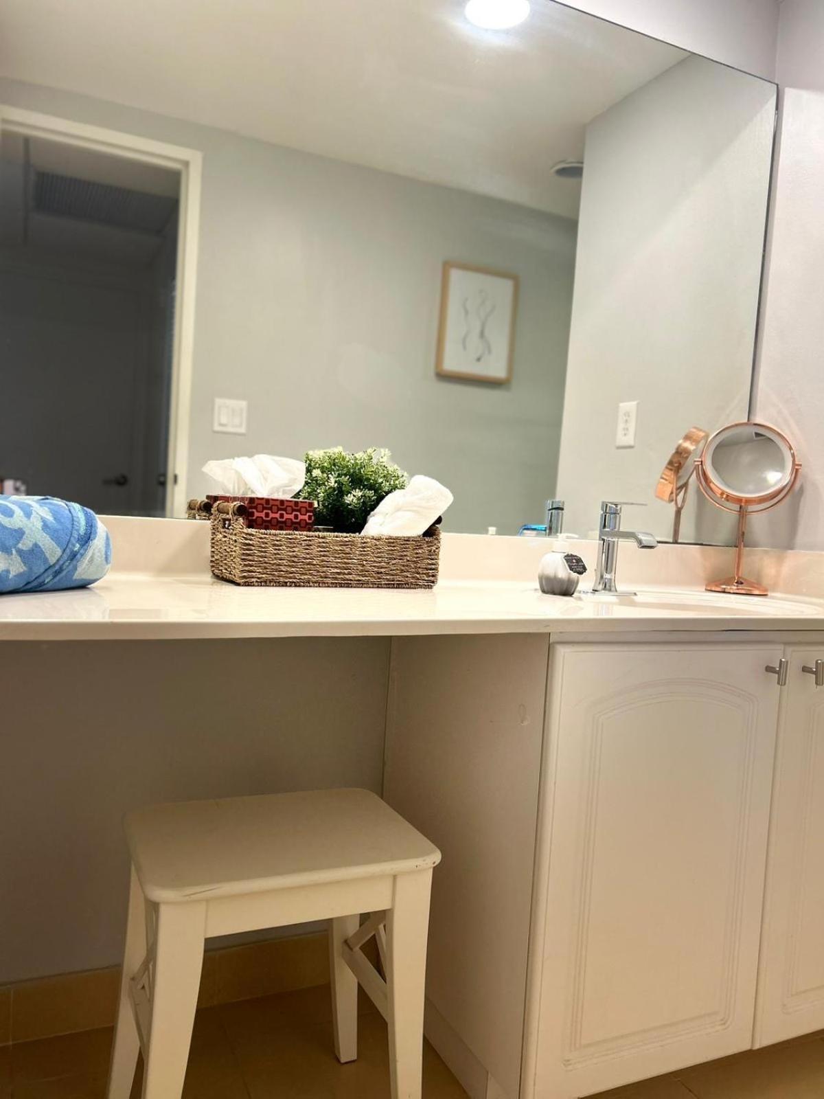 Lovely 2-bedroom Vacation Home, Ocean View Hollywood