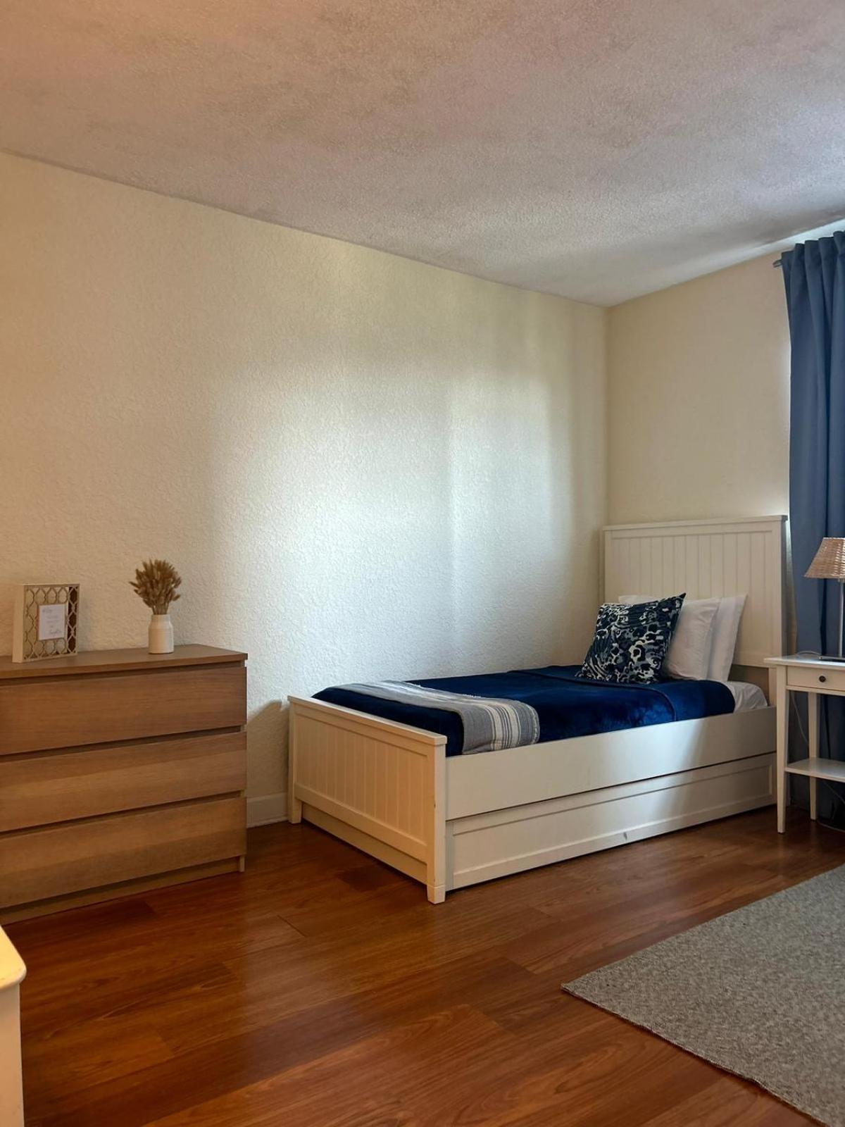 Lovely 2-bedroom Vacation Home, Ocean View Apartment Hollywood
